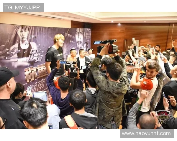 崔洪万与周志鹏的巅峰对决谁将成为搏击界的新传奇 崔洪万与周志鹏的巅峰对决谁将成为搏击界的新传奇